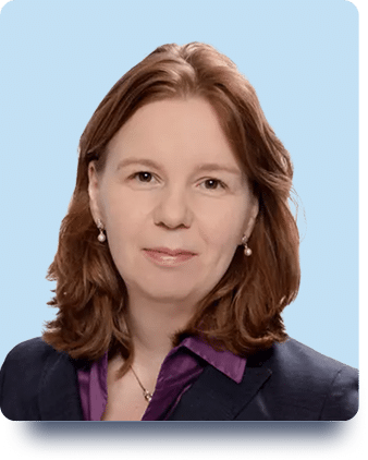 Katharina Lieben-Obholzer begeleitet als Rechtsanwältin Zahnarztpraxen dabei, wirtschaftliche Herausforderungen zu meistern.